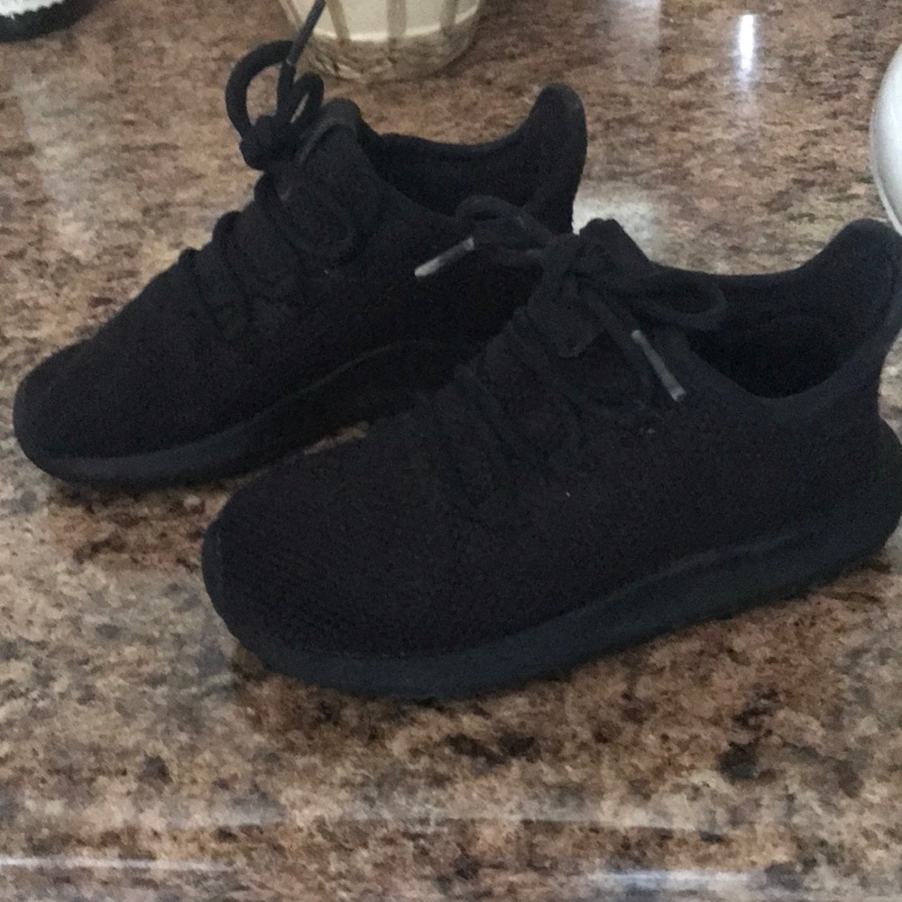 Adidas little boys size 9 shoes